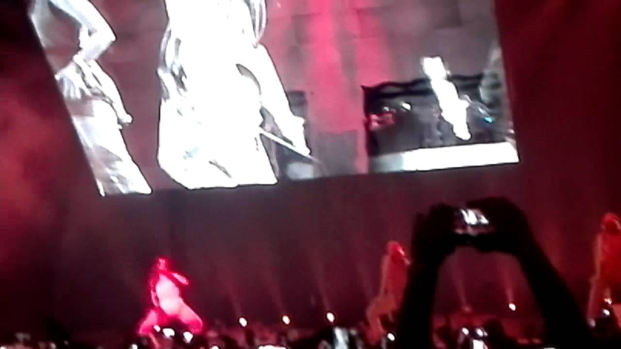 Rihanna BARCELONA ANTI TOUR birthday cake / numb