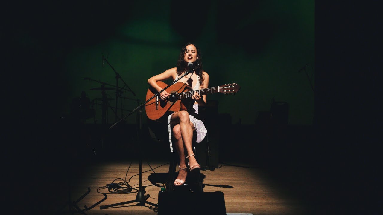 In My Bed / Paulina Viroga (En vivo)