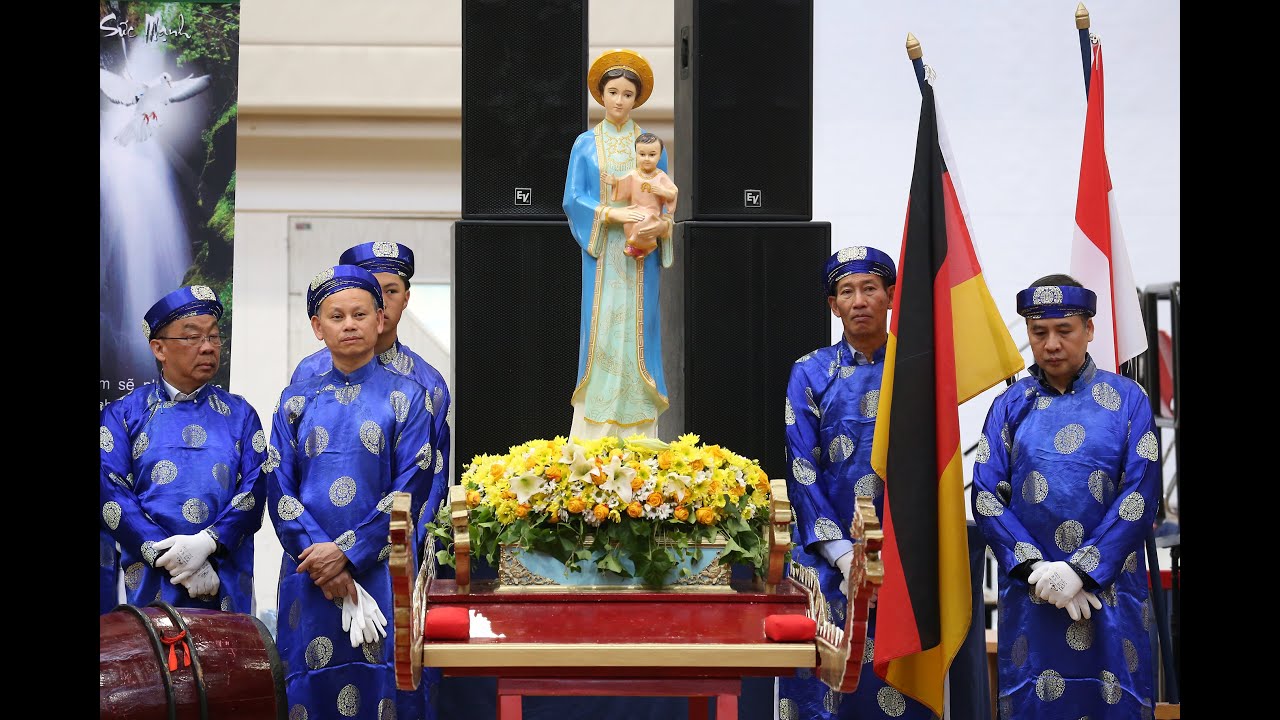 Rước Kiệu Đức Mẹ La Vang