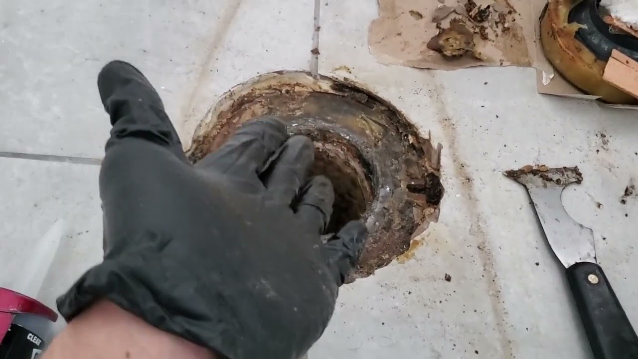 Унитаз на втором этаже сильно протекает! | Сантехник в Пасадене | Pershing Plumbing