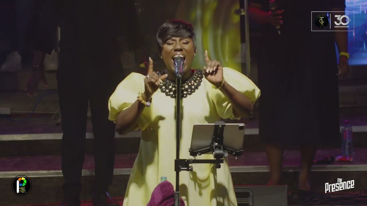 Diana  Hamilton powerful ministration at the #THEPRESENCE2022 @familychapelhq9627
