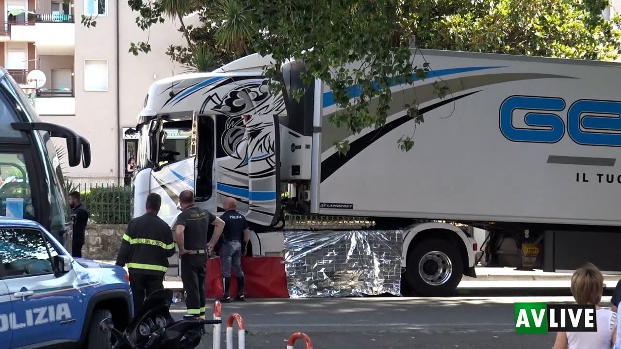 Incidente a Torrette, donna di 71 anni muore travolta da un tir