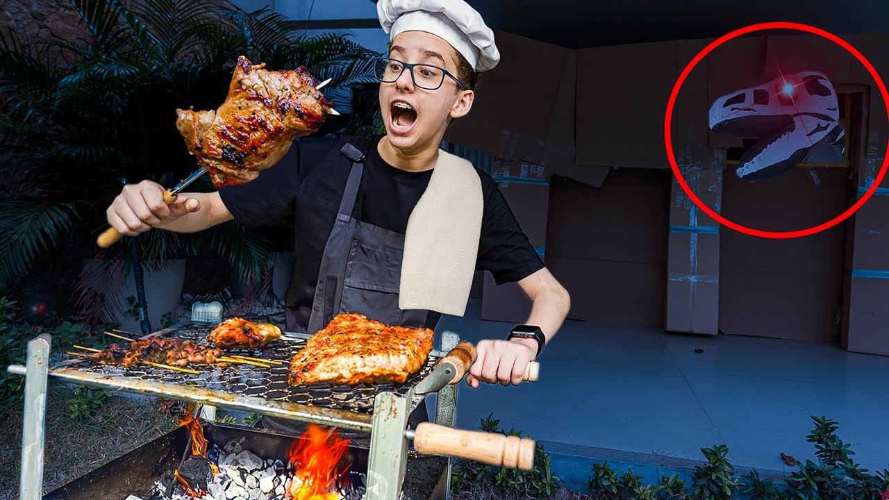 DINOSSAURO INVADE NOSSO CHURRASCO e Passamos a Noite e 24 HORAS no FORTE de PAPELÃO!