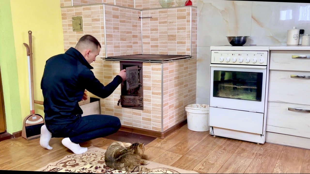 Life in the Carpathians|One quiet winter day, household routine, cooking together