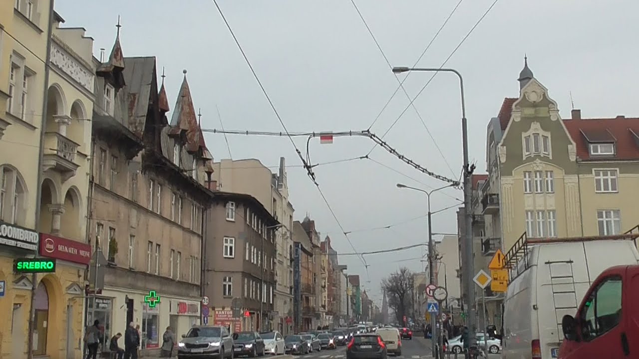 Poznań. Ulica Jana Henryka  Dąbrowskiego - najdłuższa  ulica miasta.