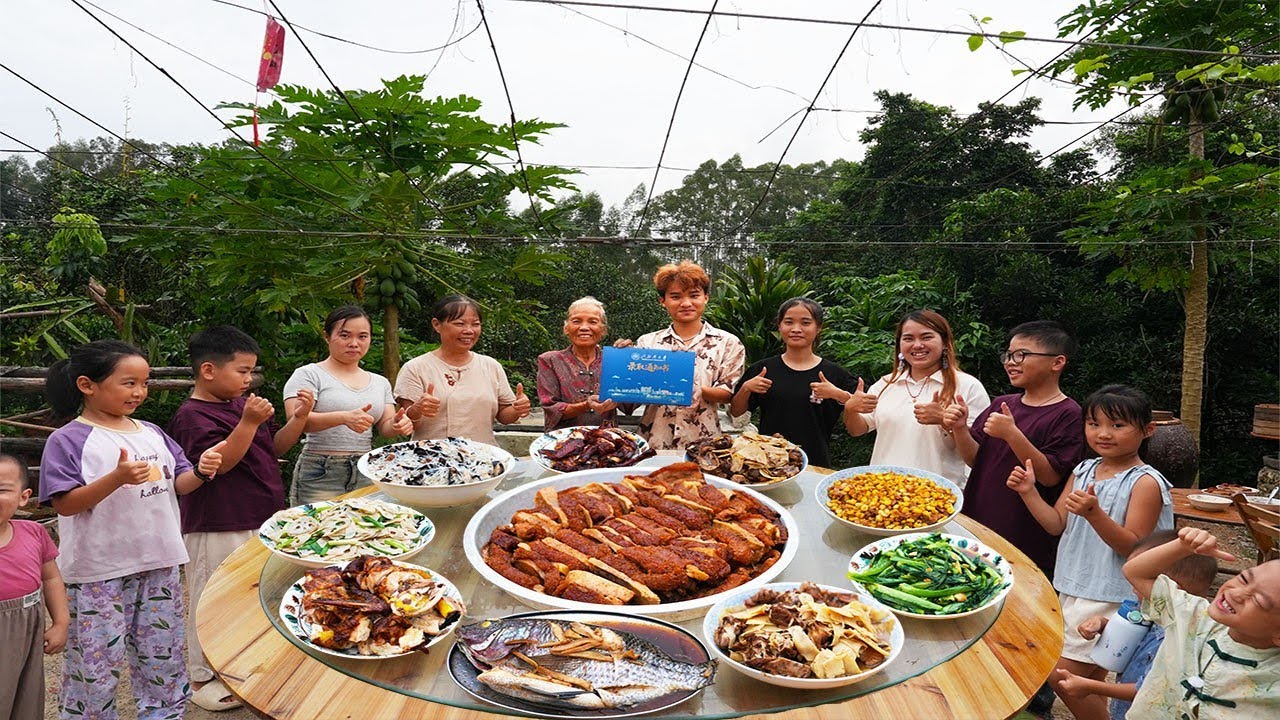 Chinese rural family dinner高考结束，孙子考了国内本科，阿婆给他做一顿丰盛大餐庆祝 | 玉林阿婆