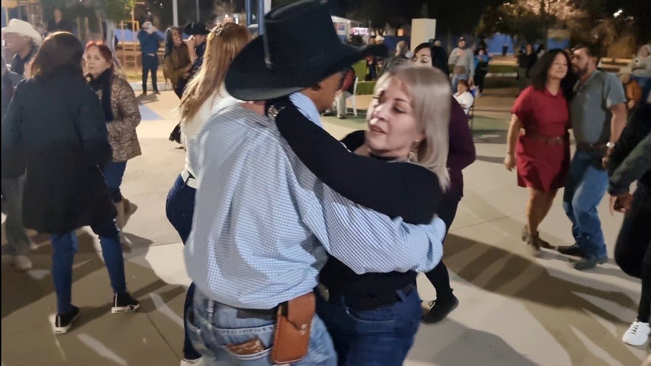 Don Omar y Edith bailando las del Grupo Dos-Tres 