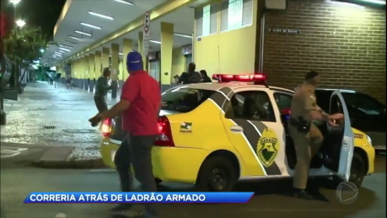 Policiais trocam tiros com ladrão armado nas ruas do PR
