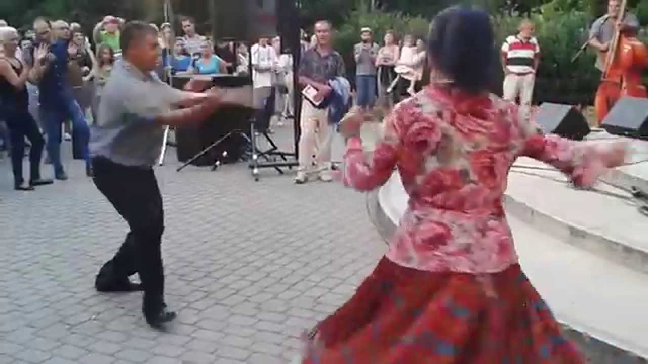 Parno Graszt 2015 07 Eger 3 - Ki volt itt Sanyi táncol