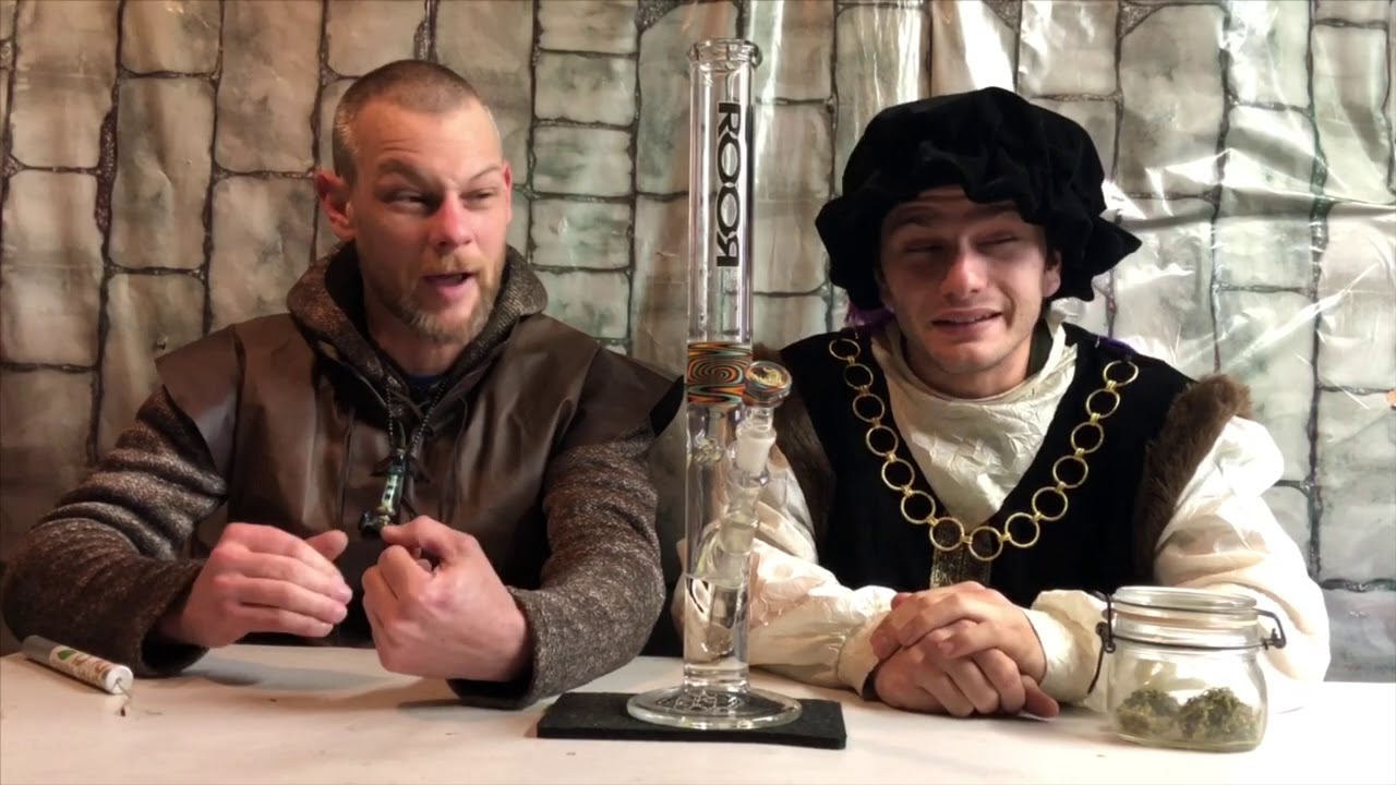 The Knights of the Stoned Table Ep : 14 RooR x Phattass glass Bong Review