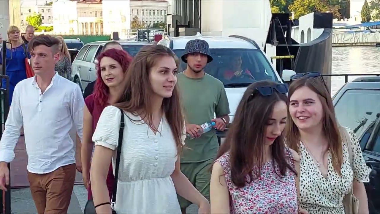 НАБЕРЕЖНАЯ СЕВАСТОПОЛЯ. ПОГРУЗКА И ВЫГРУЗКА ПАРОМА
