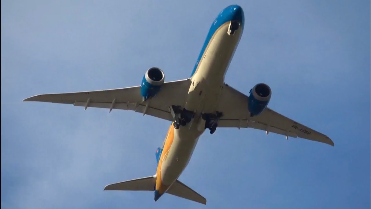 GO AROUND! Vietnam Airlines Boeing 787 Missed Approach at Melbourne [FULL HD]