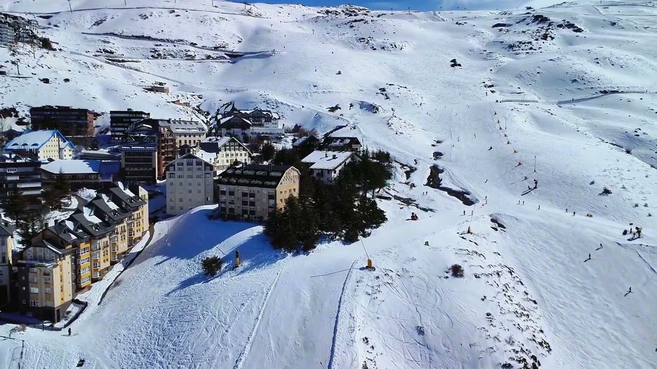 Esquiando em Sierra Nevada, Espanha.