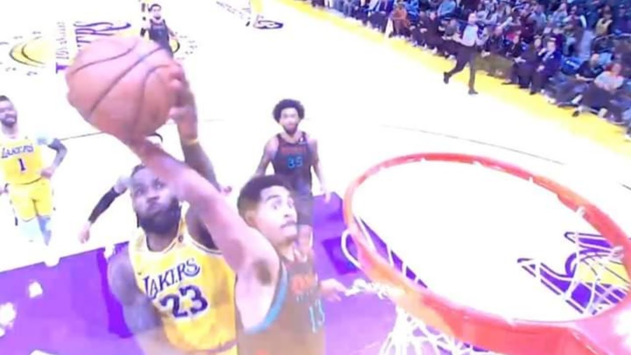LeBron James did it again a big CHASEDOWN BLOCK on Jordan Poole!  😱