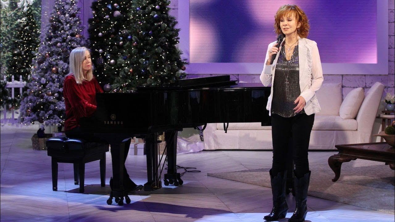 Reba McEntire Performs 