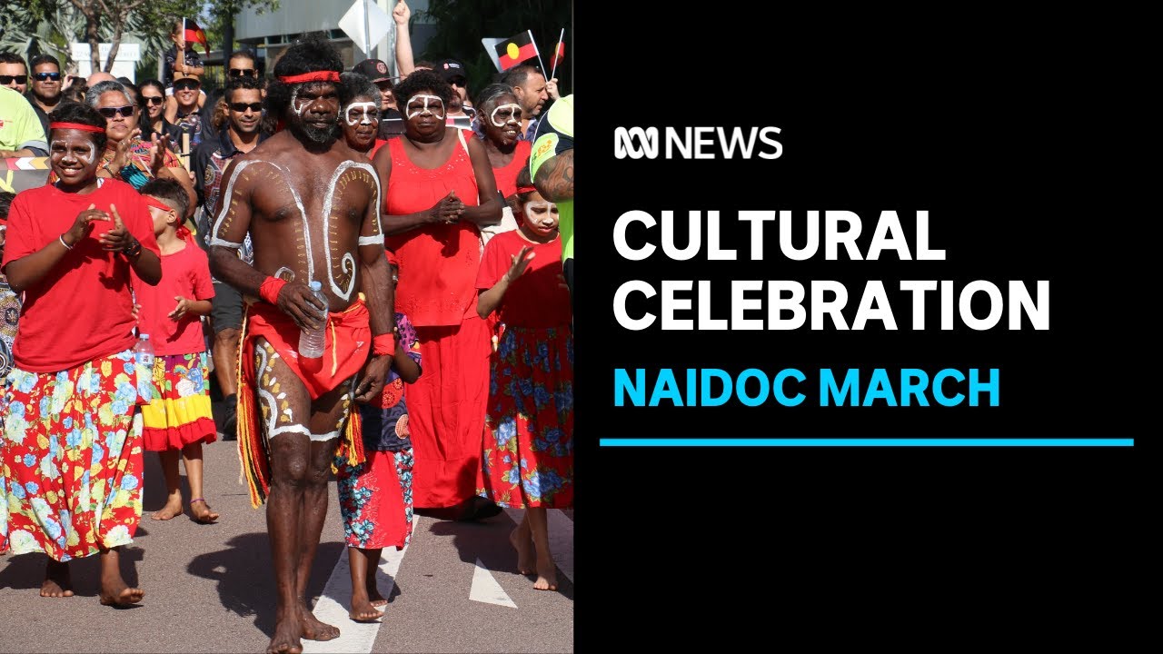 Darwin locals turn out in numbers to show their support at the annual NAIDOC march | ABC News
