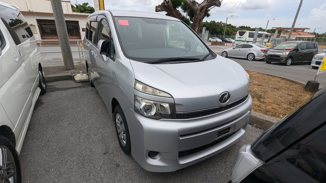 Подержанные автомобили Джонни Окинава - Toyota Voxy 2011 (18093)