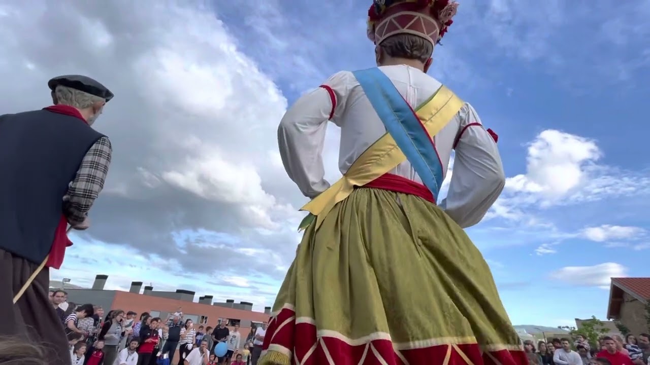 Gigantes Valle de Egüés en fiestas de Sarriguren 2023