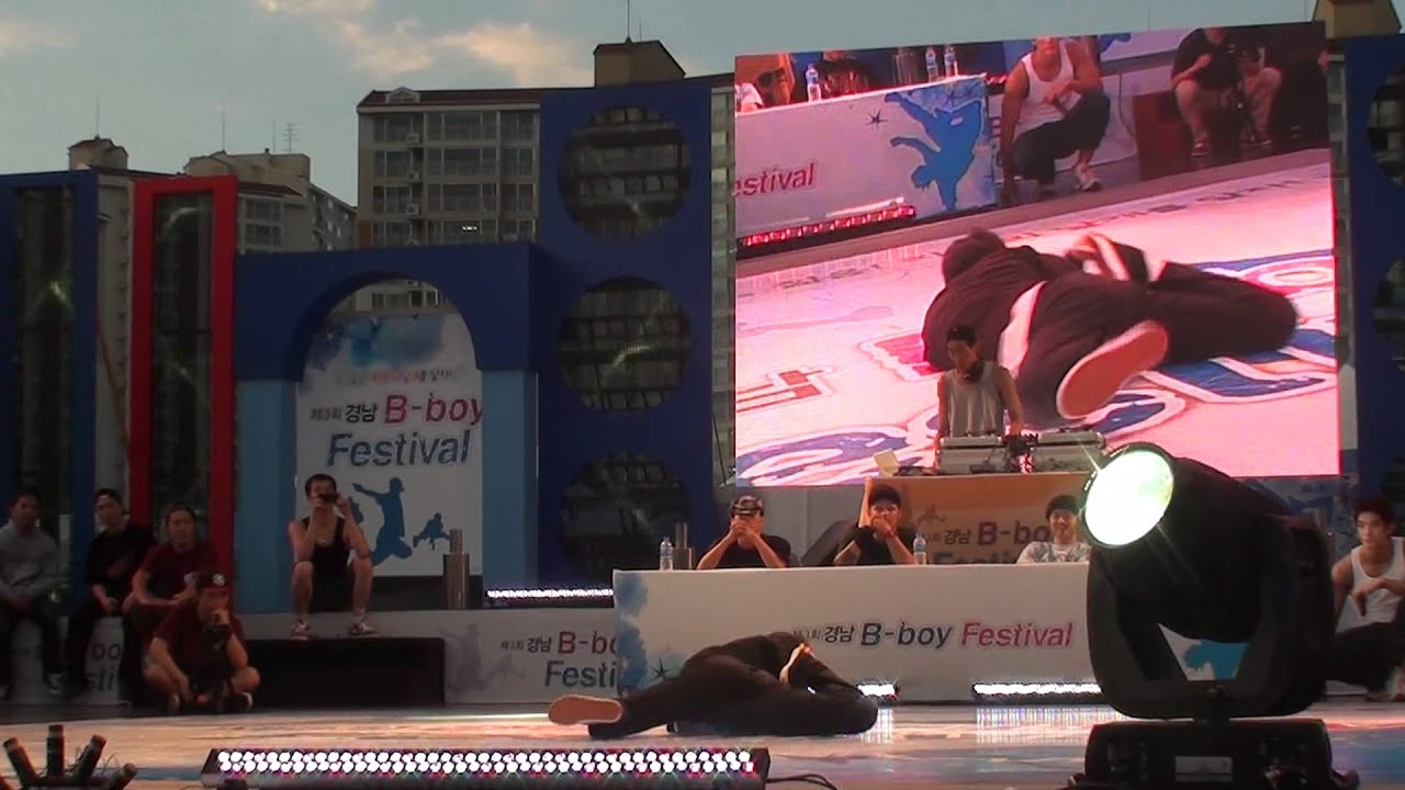 Born (win) vs Mold | Final | Solo Battle GyeongNam BBOY Festival | 2011