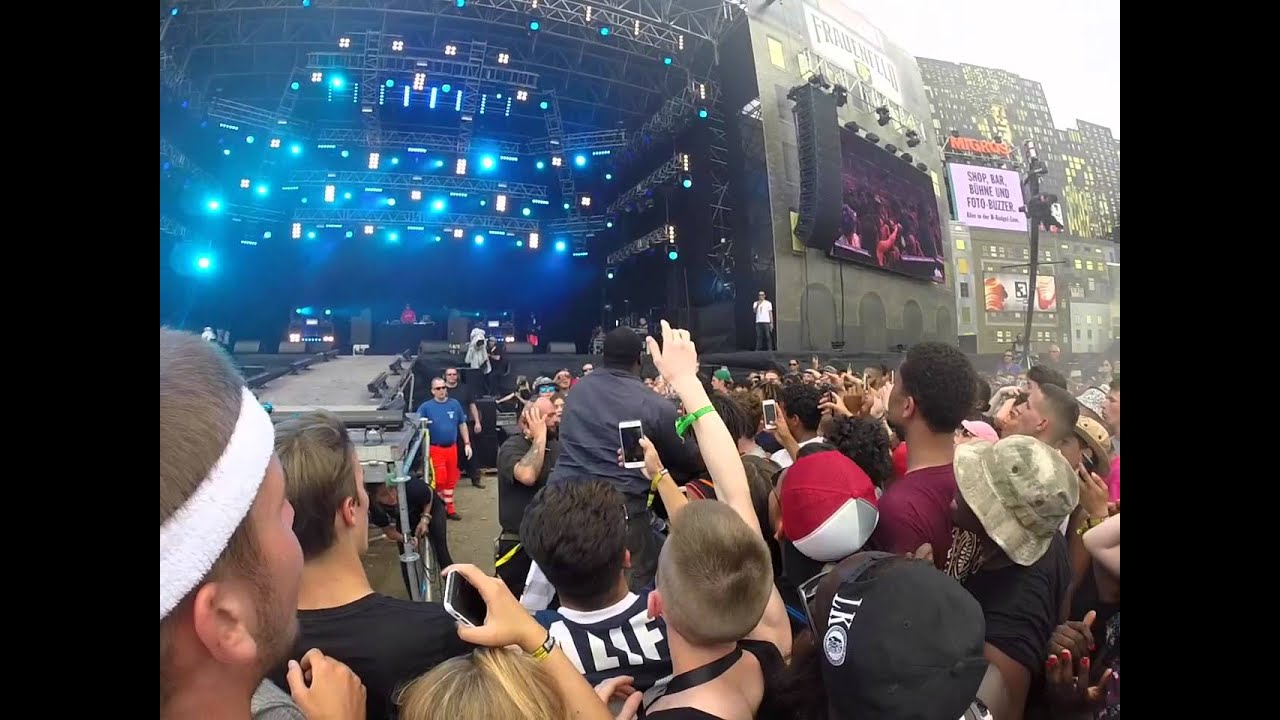 Travis Scott rages on fan who tries to steal his shoe