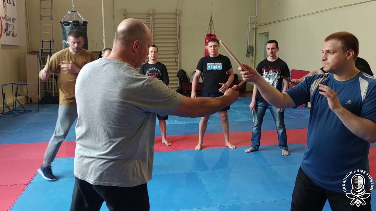 Attacks on the hands in a knife fight