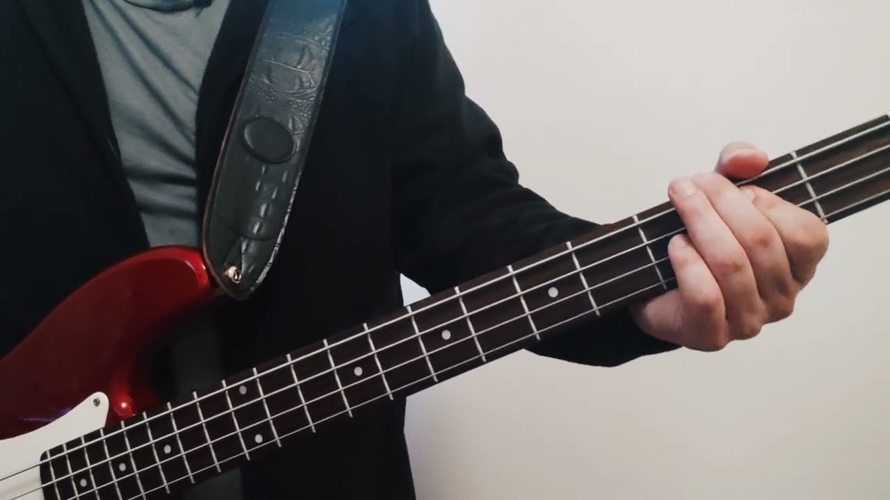 Pearl Jam - Elderly Woman Behind The Counter In A Small Town Bass Cover