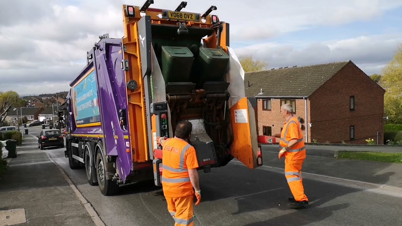 Dennis Elite 6 Bin lorry on Paper and Cardboard, VO68 OVZ