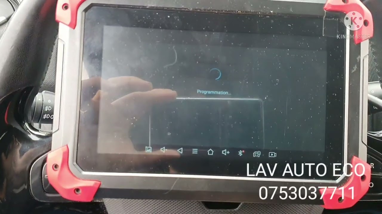 programmation de clé Renault clio 4   de 2012 et 2015 xtool-100 pad