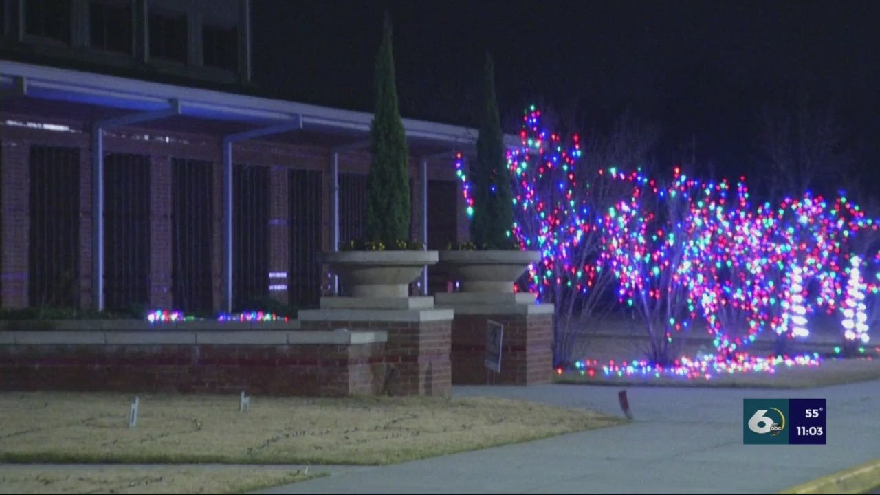 Baker Place Elementary students light up Christmas with STEAM light show