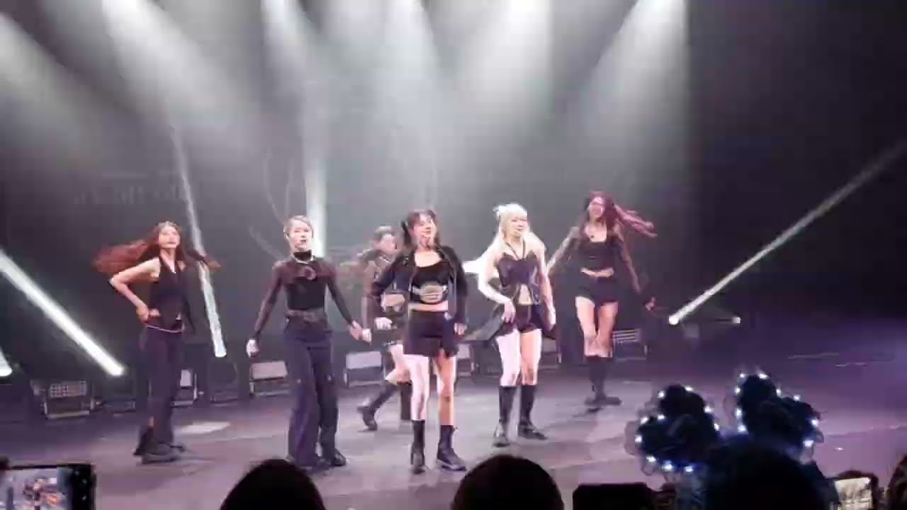 EVERGLOW - Lovesick Girls/Fast Forward/3D/Tomboy(Live)(O2 Shepherds Bush Empire, London, 30/01/2024)