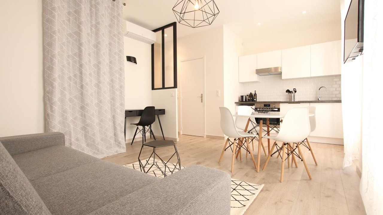 Cosy-Cocoon | Cannes, France | Hotel Review 🏨