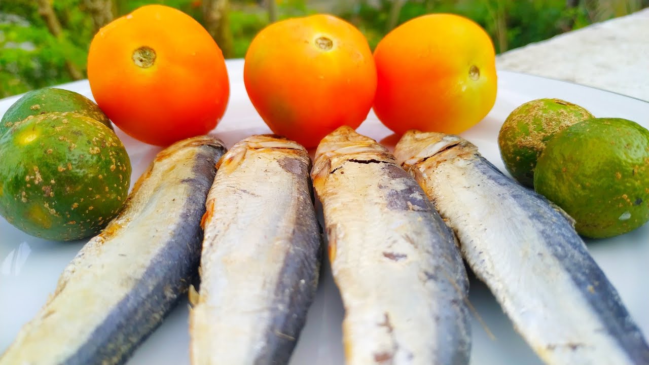 QUICK AND EASY SWEET AND SOUR DRIED FISH WITH TOMATOES RECIPE