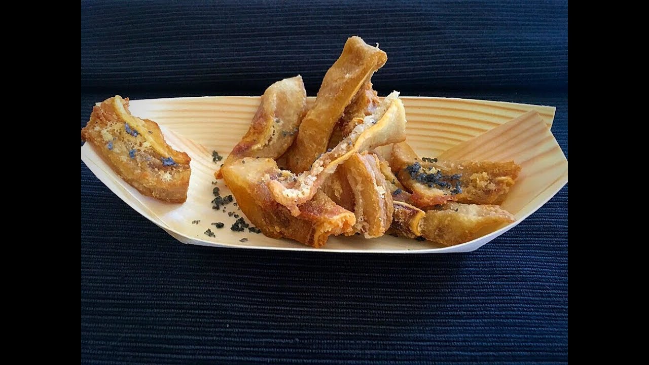 Oreja de cerdo en adobo y frita