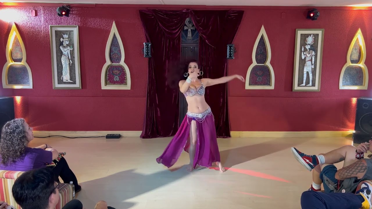 Fernanda Nascimento Bellydancer