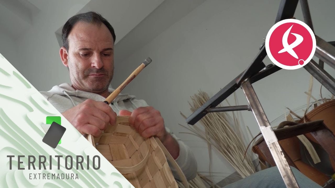 Un maestro de la cestería, la cerámica y el corcho | Territorio Extremadura