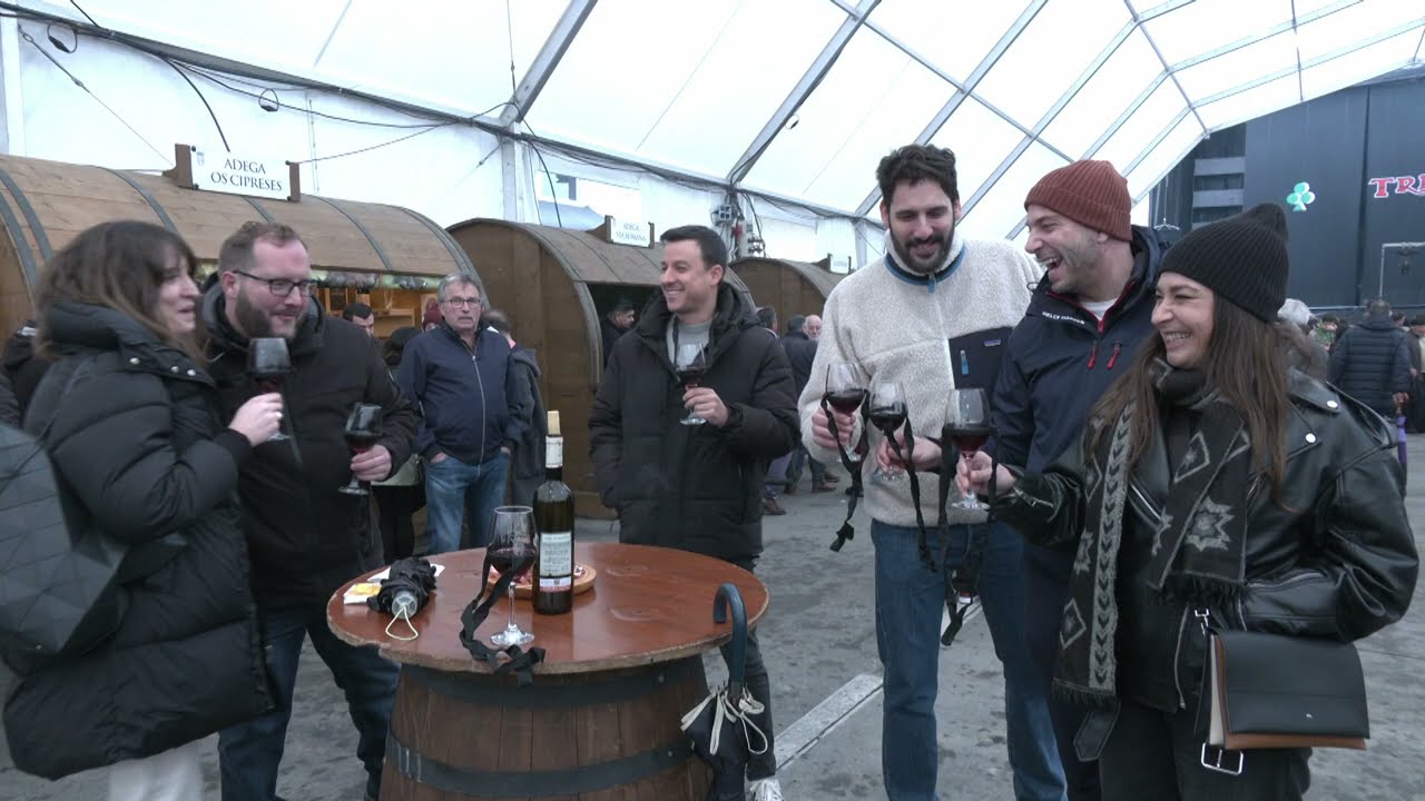 Vino y buen ambiente en la Feira de Chantada