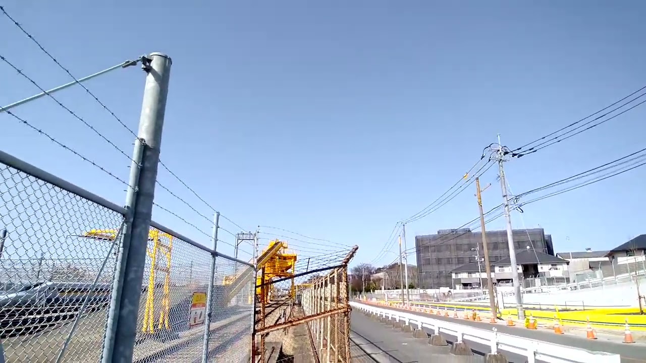 福岡空港到着機寸景 ～ 新幹線博多総合車両基地付近から