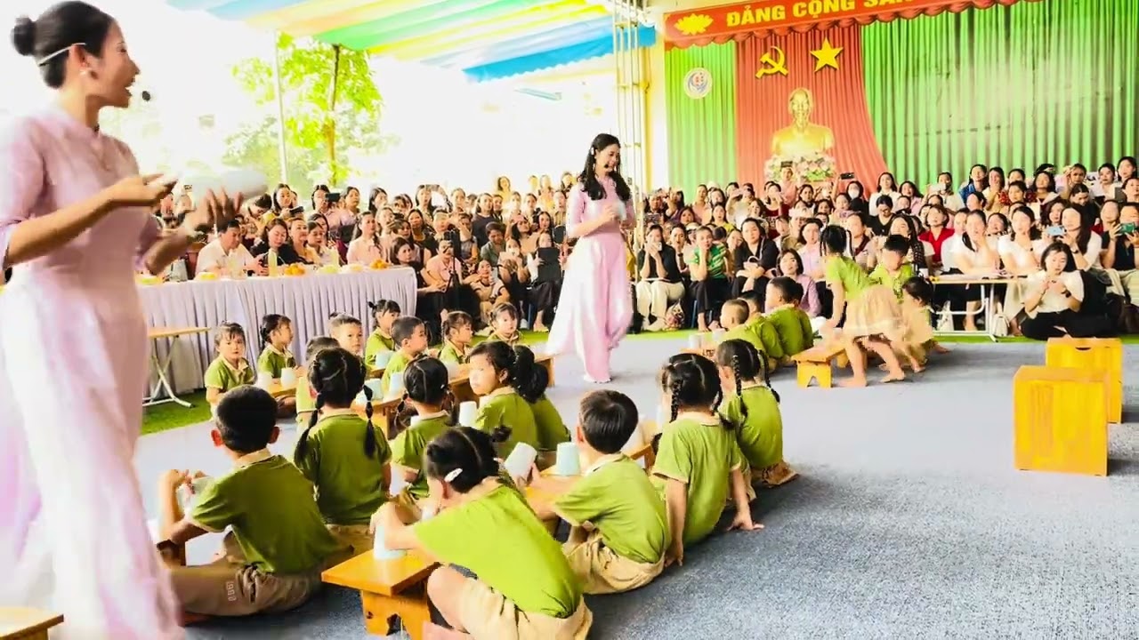 Vận động gõ cốc (CUP SONG) theo nhịp 2/4 bài hát: 