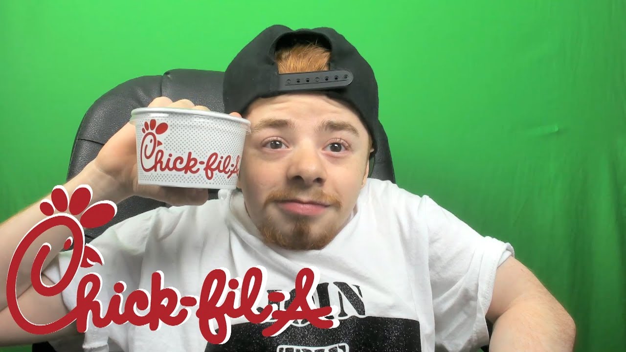 Trying Chick-fil-A Mac N Cheese!