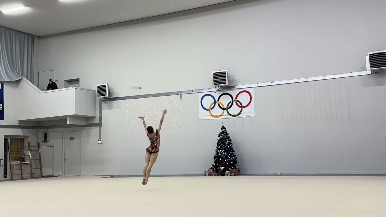 Lavrynets Emiliia New Year 2025#rg #show #gymnast 