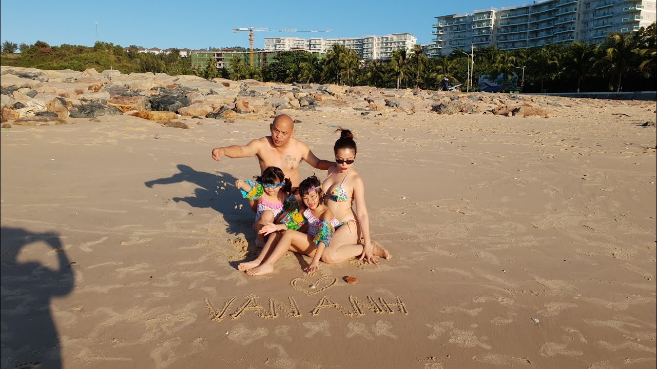 Tụi con vẽ tr&ecirc;n c&aacute;t tặng &ocirc;ng b&agrave; ngoại v&agrave; ba mẹ Color Man