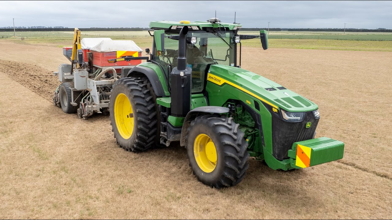 John Deere 8R370 Direct Drilling Peas