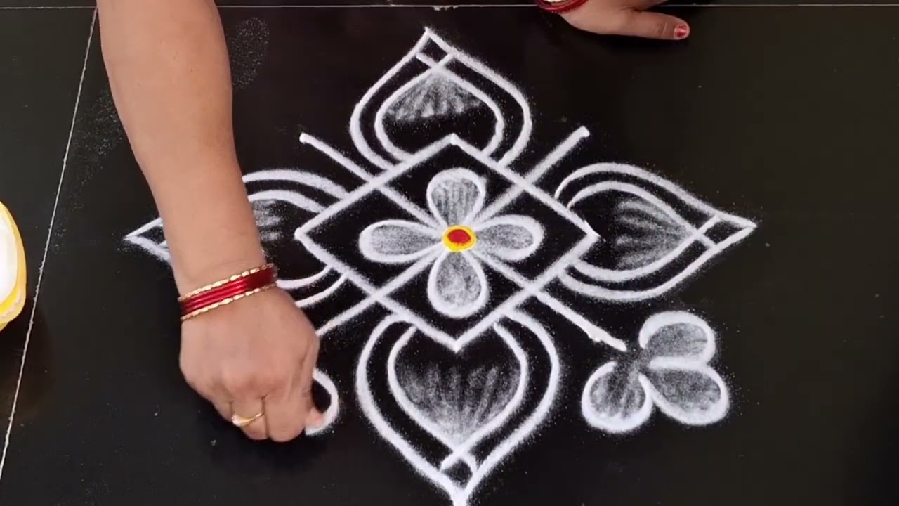 Simple rangoli design 🌹 simple side border rangoli design 🌹 daily muggulu 