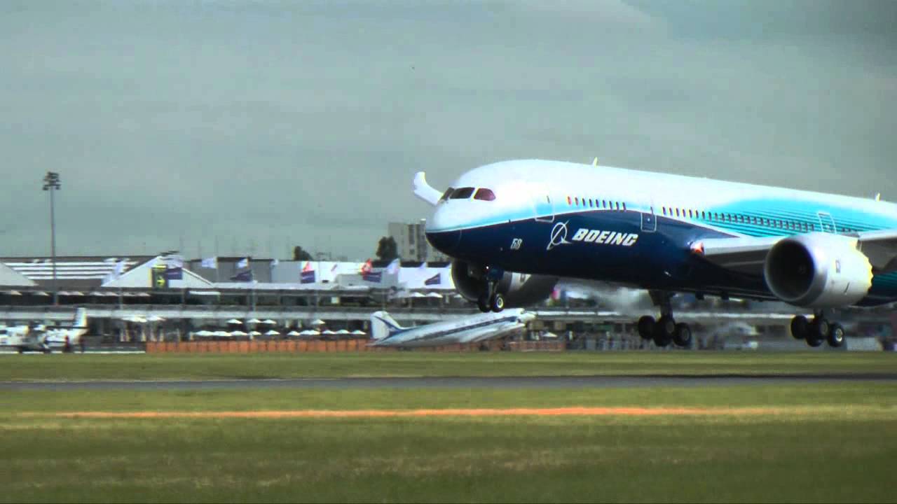 787 arrives at 2011 Paris Air Show