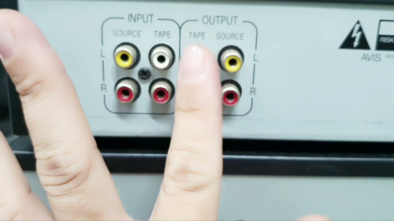 CD Maranzt 72 (5 triệu), CD Philips CD614, CD 690. EQ Yamaha GE-20 (3,2tr), Sansui Se-77 và Monacor.