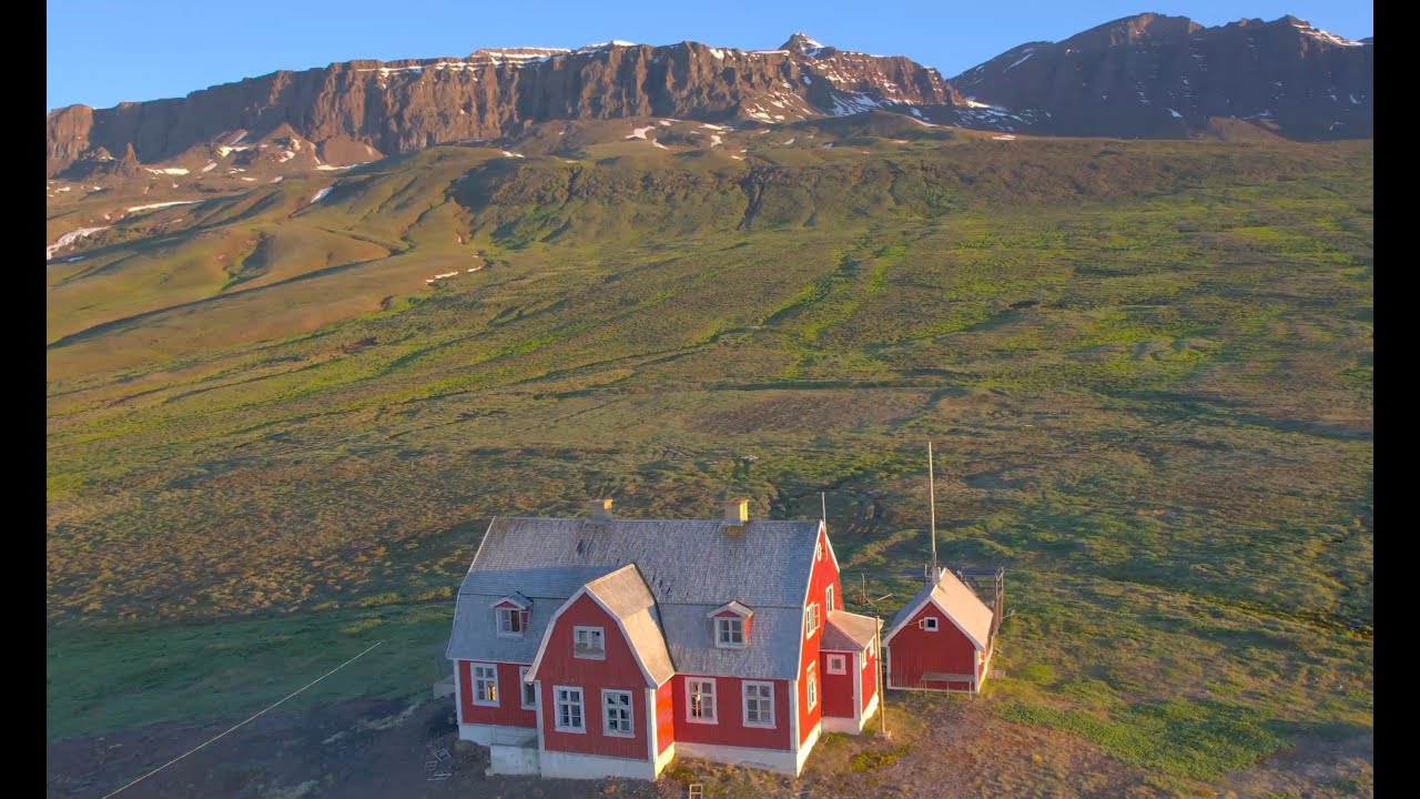 Qullissat 2024 - Old Coal Mining town, drone footage - Gamle kulmine by, drone optagelser