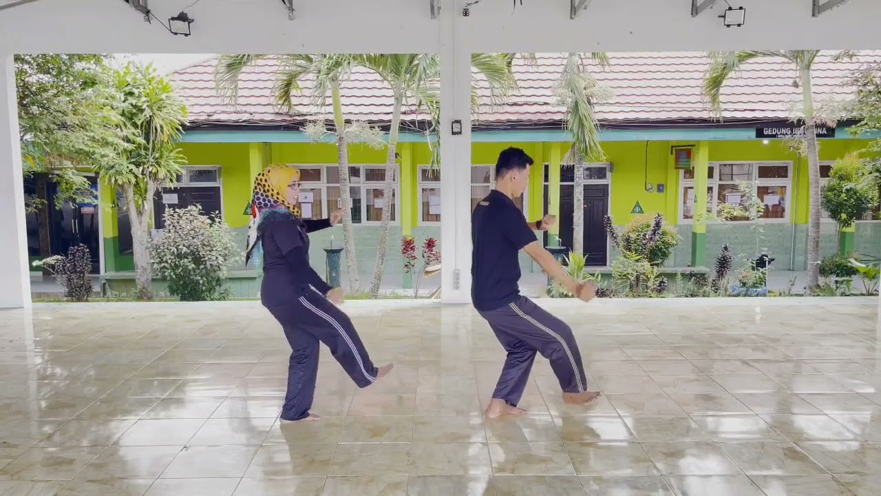 Belajar Ragam Gerak Tari Bedana Lampung
