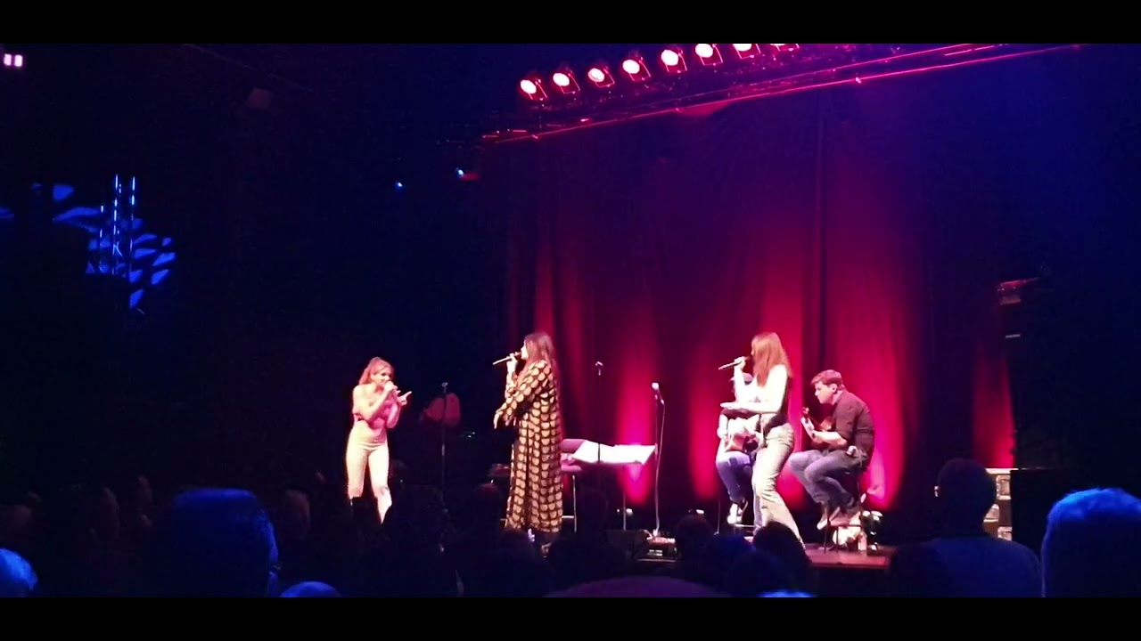 Sara Evans - Suds In The Bucket at the Old Fruitmarket Glasgow, Scotland 30/08/2022