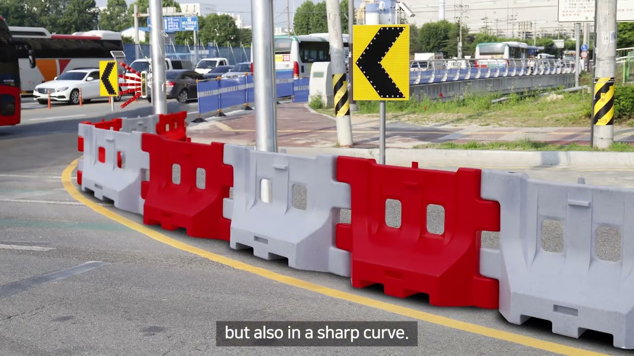 PlasticJerseyBarrier