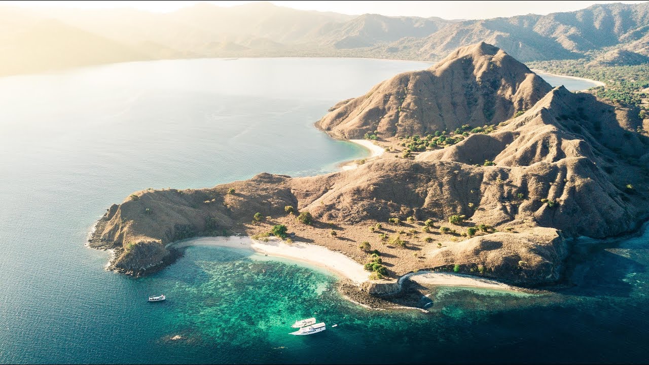 Sailing from Flores to Lombok: The Komodo National Park (Dabeysians 2.0 - Part Two)
